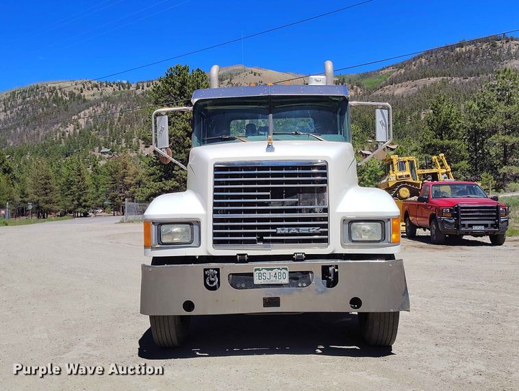 image for item ED0145 2014 Mack CHU613 semi truck