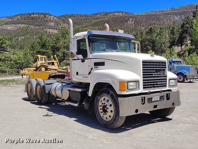 image for item ED0145 2014 Mack CHU613 semi truck