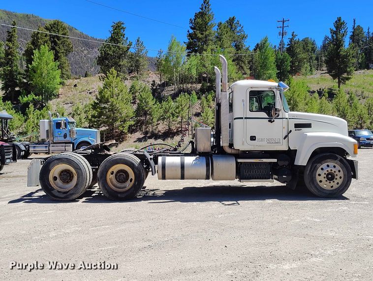 image for item ED0145 2014 Mack CHU613 semi truck
