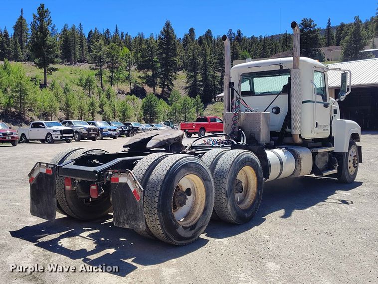 image for item ED0145 2014 Mack CHU613 semi truck