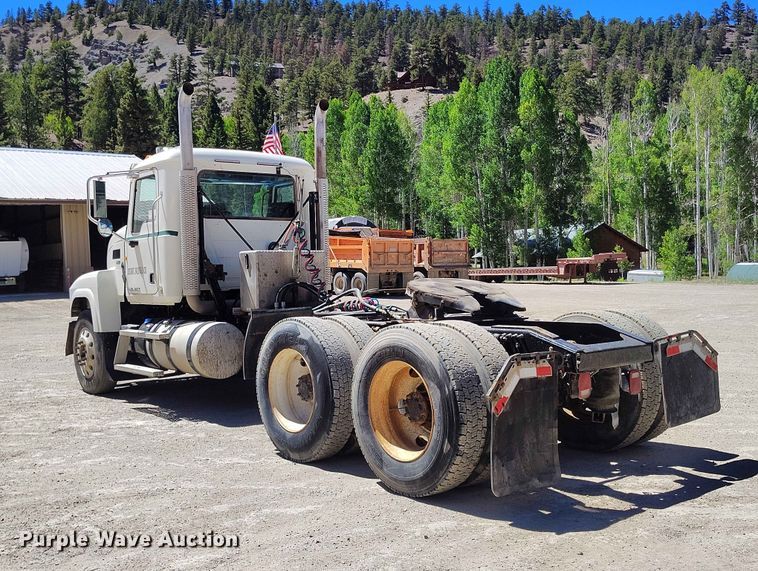 image for item ED0145 2014 Mack CHU613 semi truck