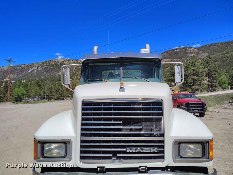 image for item ED0145 2014 Mack CHU613 semi truck