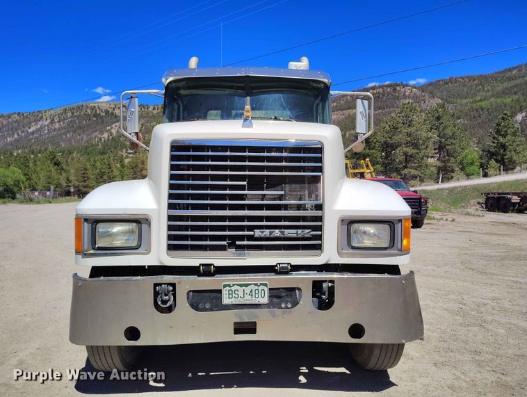 image for item ED0145 2014 Mack CHU613 semi truck