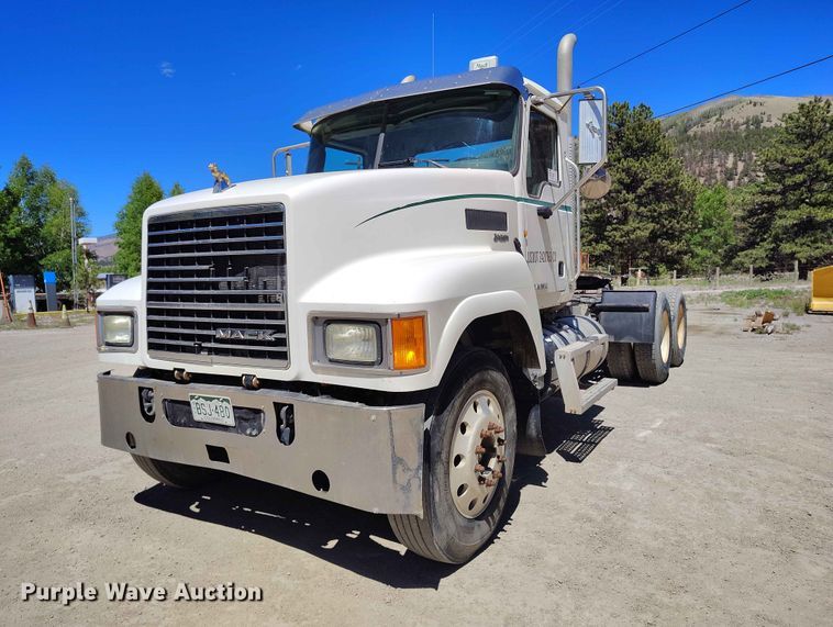 image for item ED0145 2014 Mack CHU613 semi truck