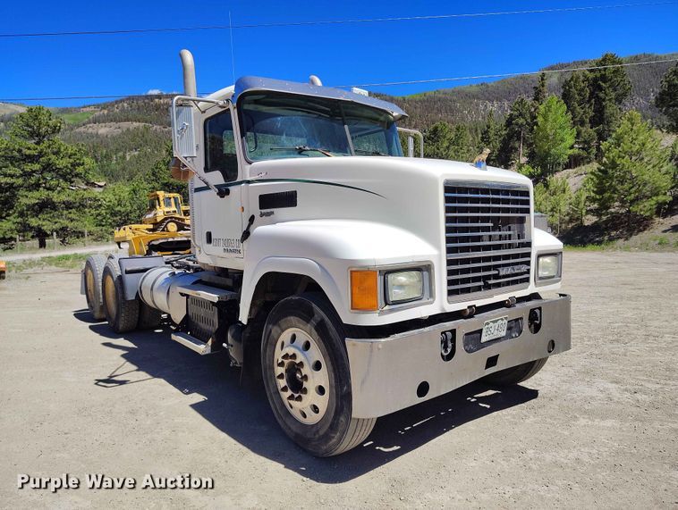 image for item ED0145 2014 Mack CHU613 semi truck