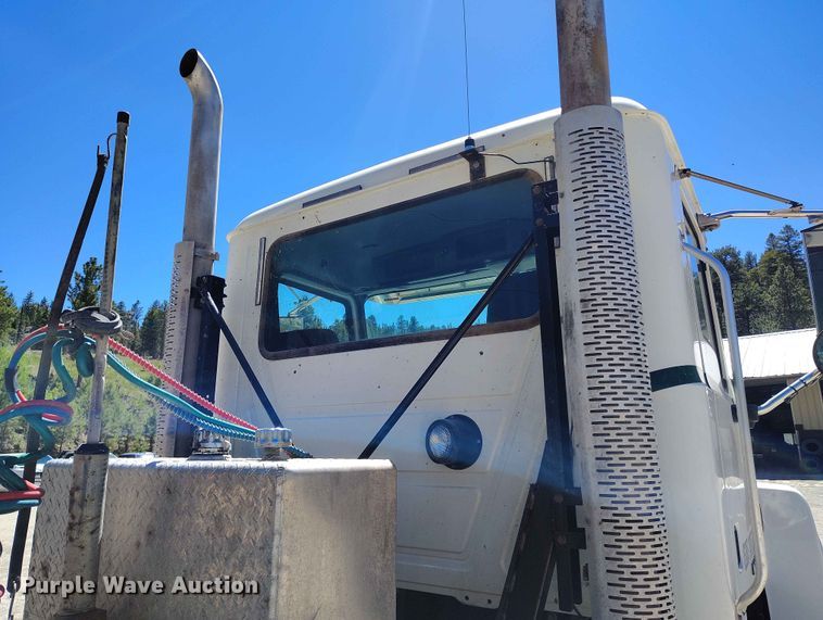 image for item ED0145 2014 Mack CHU613 semi truck