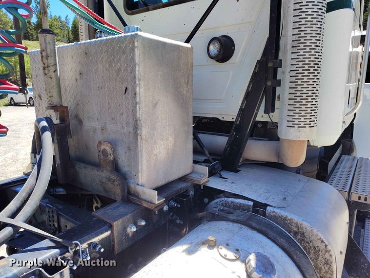 image for item ED0145 2014 Mack CHU613 semi truck