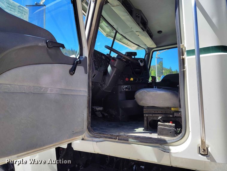 image for item ED0145 2014 Mack CHU613 semi truck
