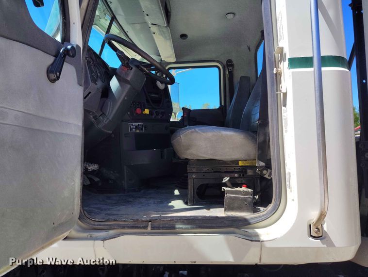 image for item ED0145 2014 Mack CHU613 semi truck