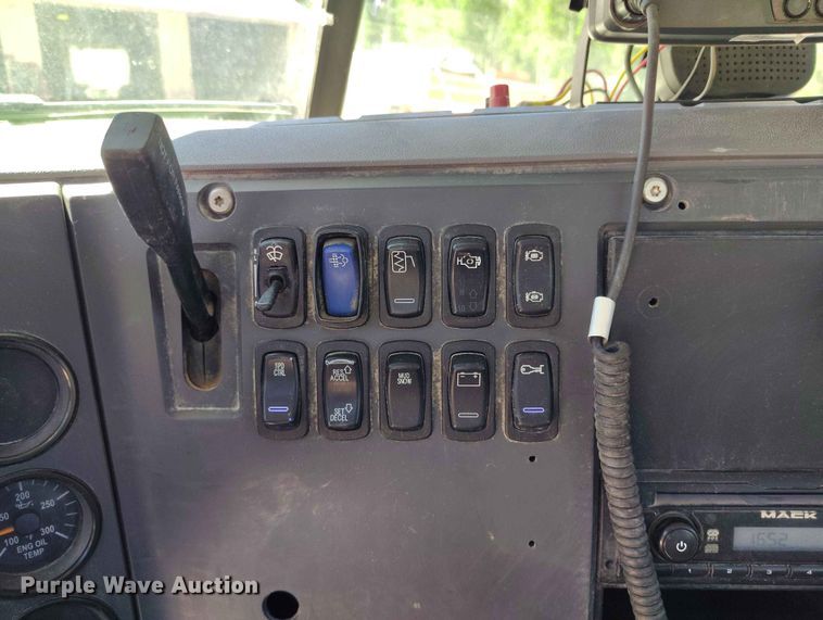 image for item ED0145 2014 Mack CHU613 semi truck