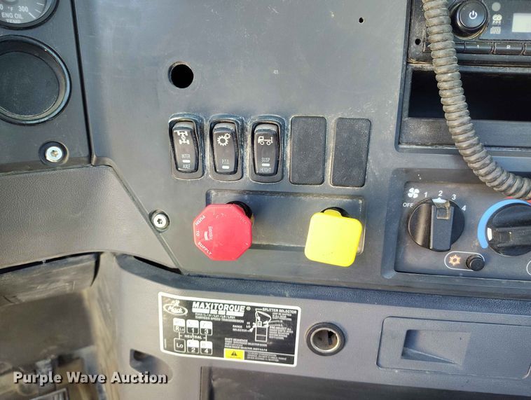 image for item ED0145 2014 Mack CHU613 semi truck