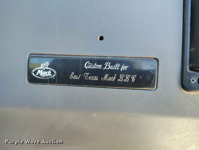 image for item ED0145 2014 Mack CHU613 semi truck
