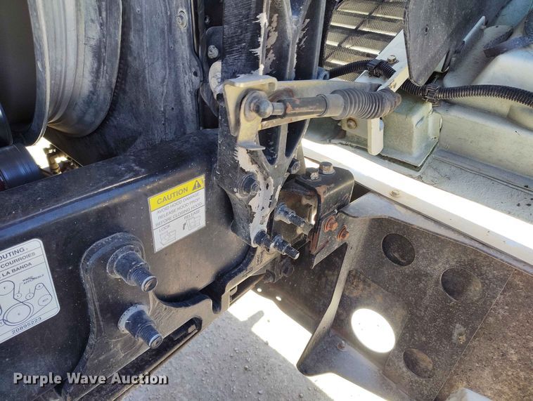 image for item ED0145 2014 Mack CHU613 semi truck