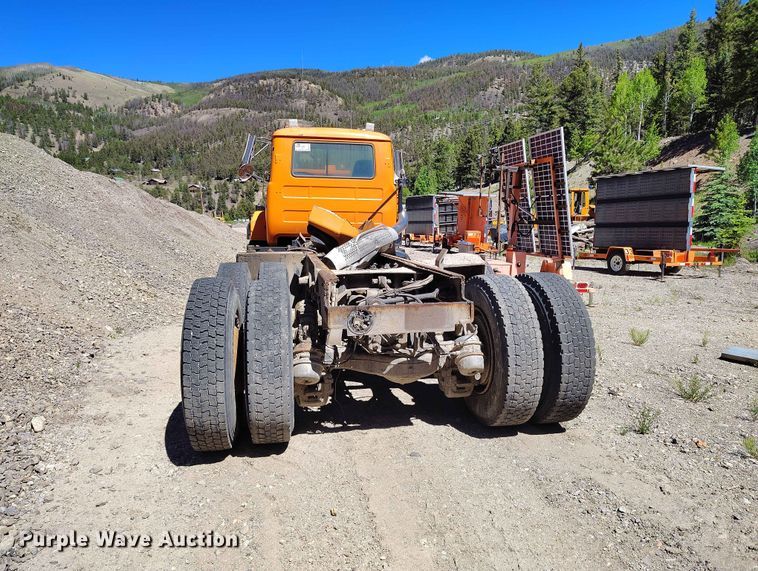 image for item ED0146 1999 Mack RD6 truck cab and chassis