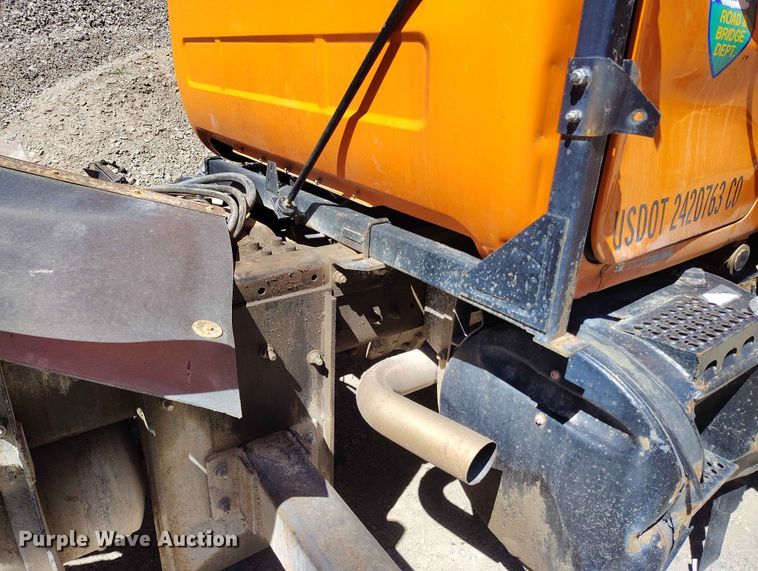 image for item ED0146 1999 Mack RD6 truck cab and chassis