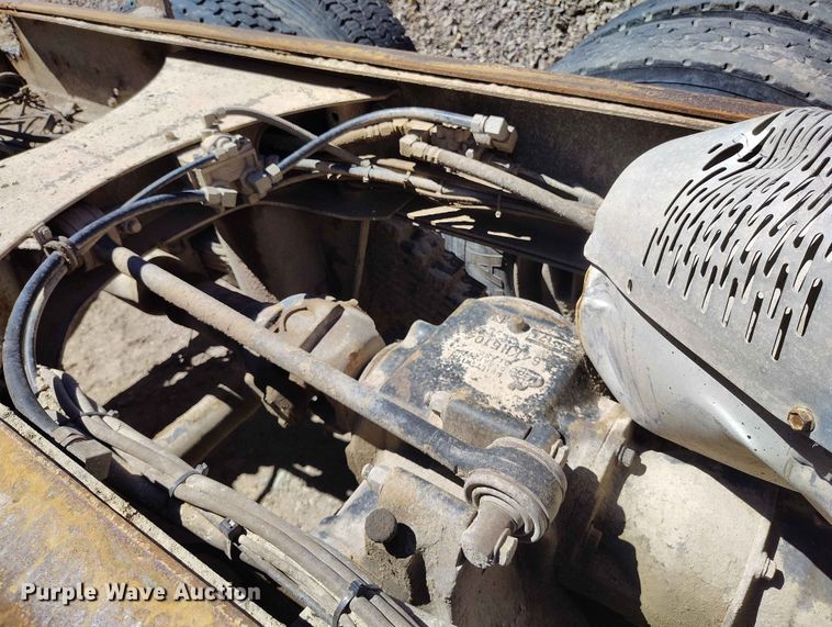 image for item ED0146 1999 Mack RD6 truck cab and chassis