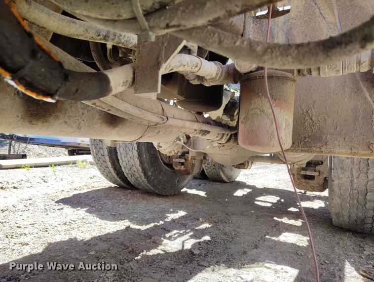 image for item ED0146 1999 Mack RD6 truck cab and chassis