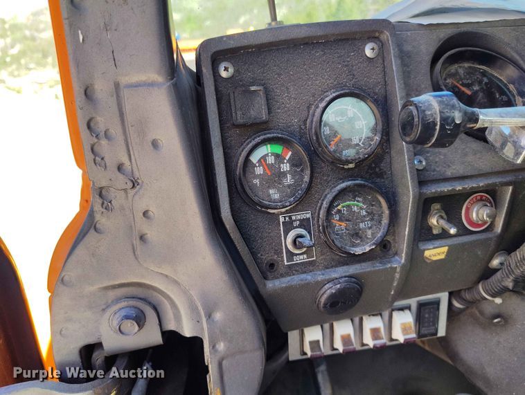 image for item ED0146 1999 Mack RD6 truck cab and chassis