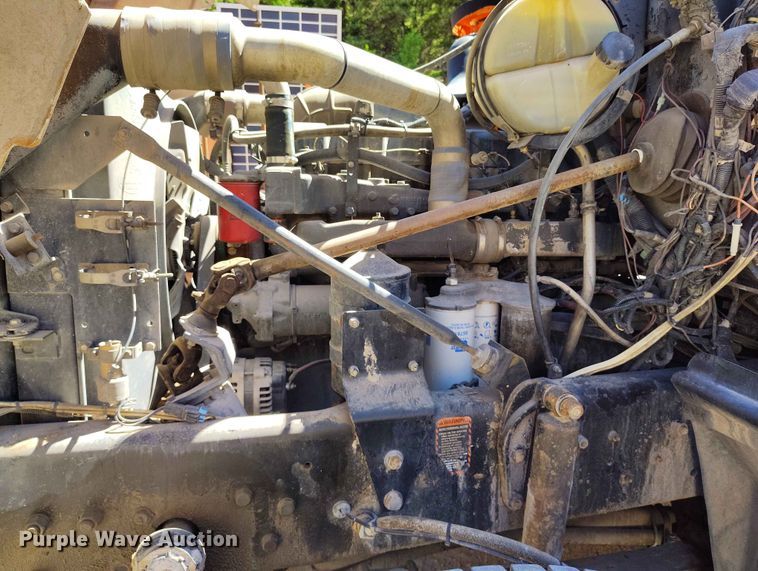 image for item ED0146 1999 Mack RD6 truck cab and chassis