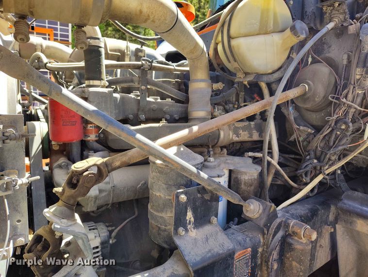 image for item ED0146 1999 Mack RD6 truck cab and chassis