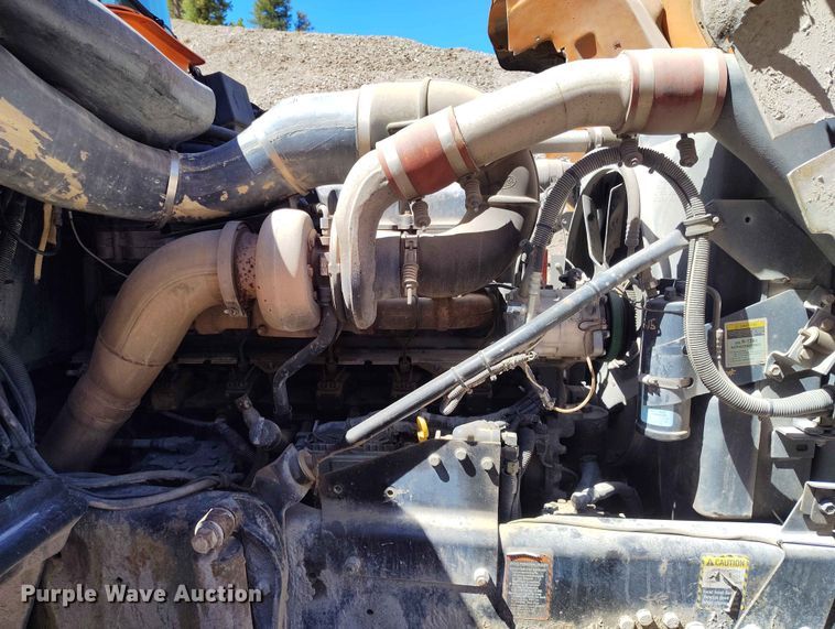 image for item ED0146 1999 Mack RD6 truck cab and chassis