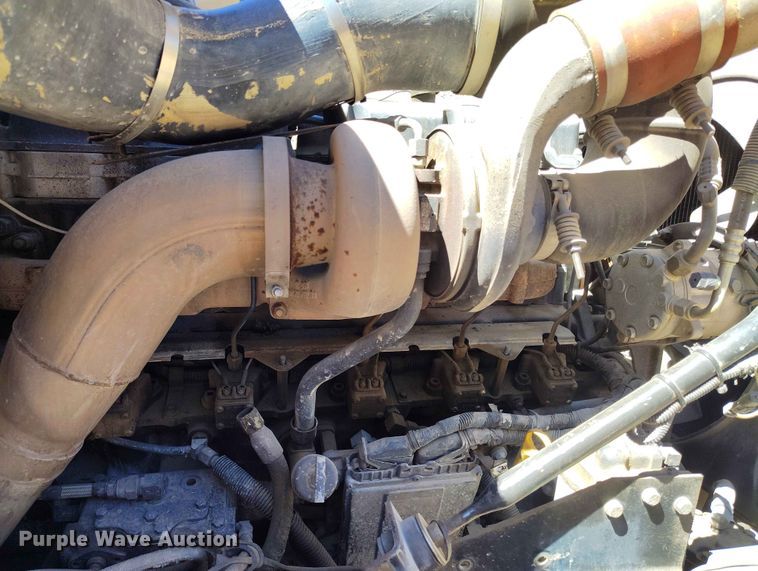 image for item ED0146 1999 Mack RD6 truck cab and chassis