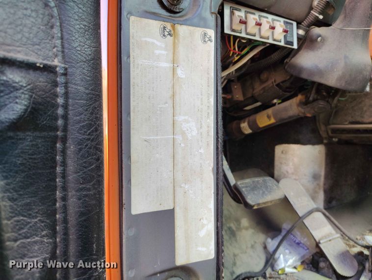 image for item ED0146 1999 Mack RD6 truck cab and chassis