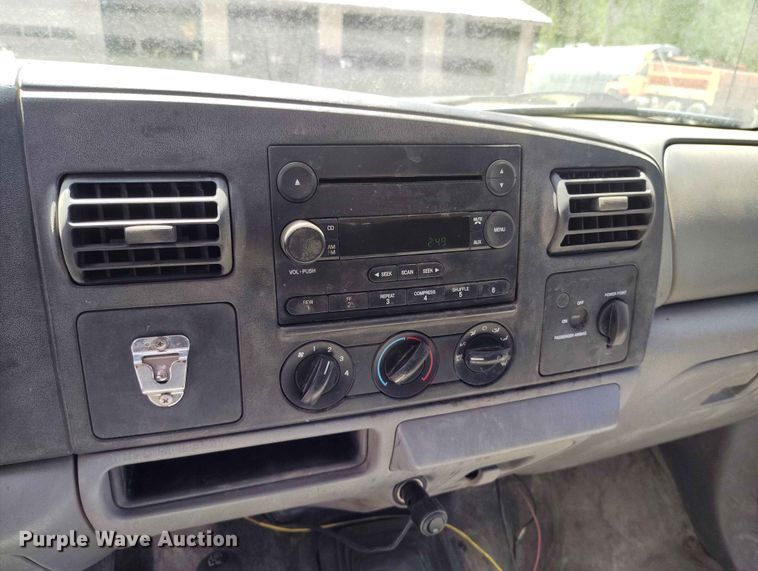 image for item ED0147 2006 Ford F250 Super Duty pickup truck
