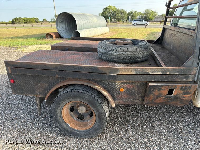 image for item ED5348 2005 Dodge Ram 3500 flatbed pickup truck