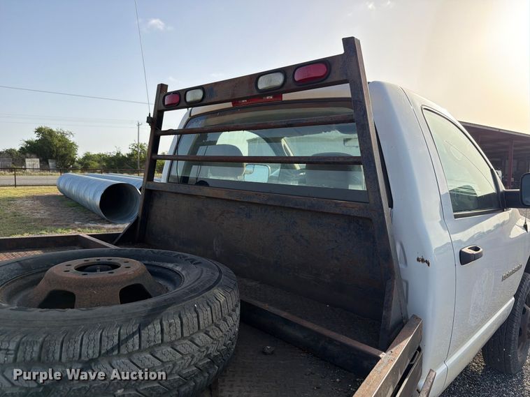 image for item ED5348 2005 Dodge Ram 3500 flatbed pickup truck