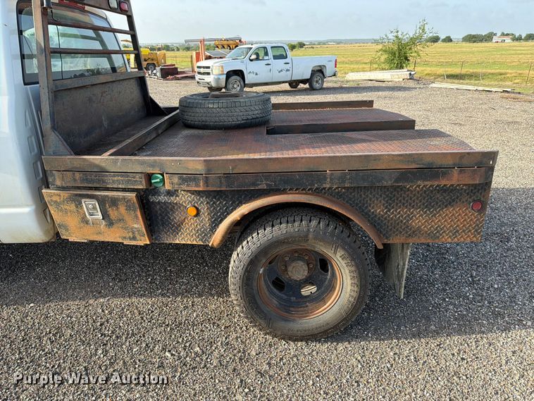 image for item ED5348 2005 Dodge Ram 3500 flatbed pickup truck
