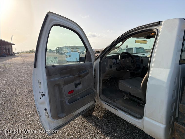 image for item ED5348 2005 Dodge Ram 3500 flatbed pickup truck