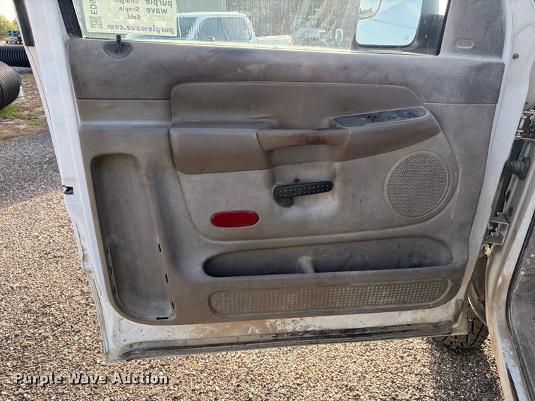 image for item ED5348 2005 Dodge Ram 3500 flatbed pickup truck