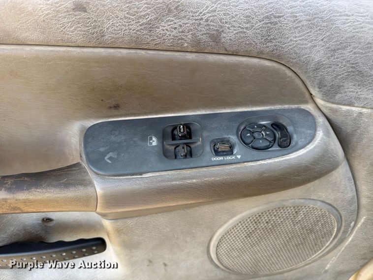 image for item ED5348 2005 Dodge Ram 3500 flatbed pickup truck