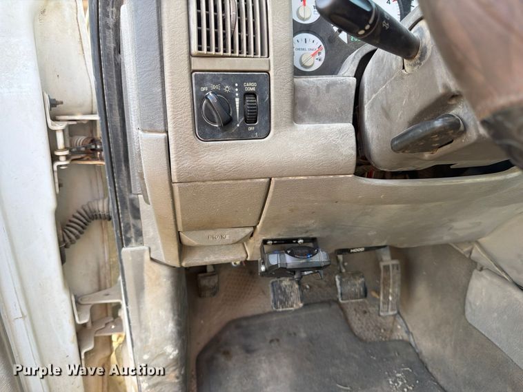 image for item ED5348 2005 Dodge Ram 3500 flatbed pickup truck