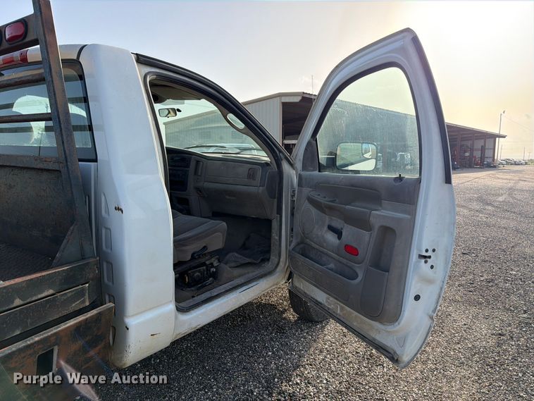 image for item ED5348 2005 Dodge Ram 3500 flatbed pickup truck