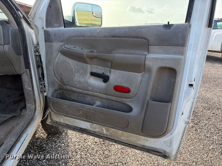 image for item ED5348 2005 Dodge Ram 3500 flatbed pickup truck