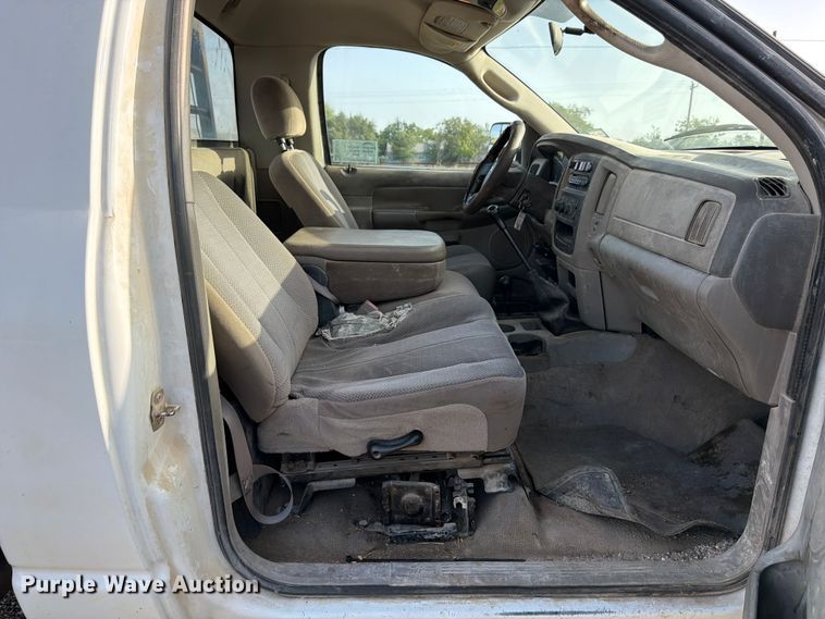 image for item ED5348 2005 Dodge Ram 3500 flatbed pickup truck