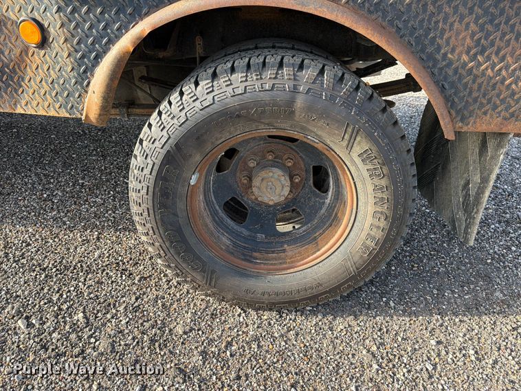 image for item ED5348 2005 Dodge Ram 3500 flatbed pickup truck