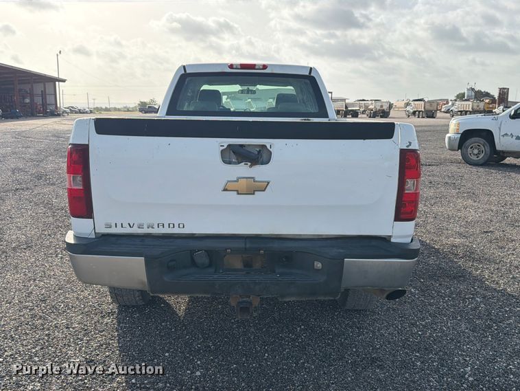 image for item ED5349 2007 Chevrolet Silverado 2500HD Crew Cab pickup truck