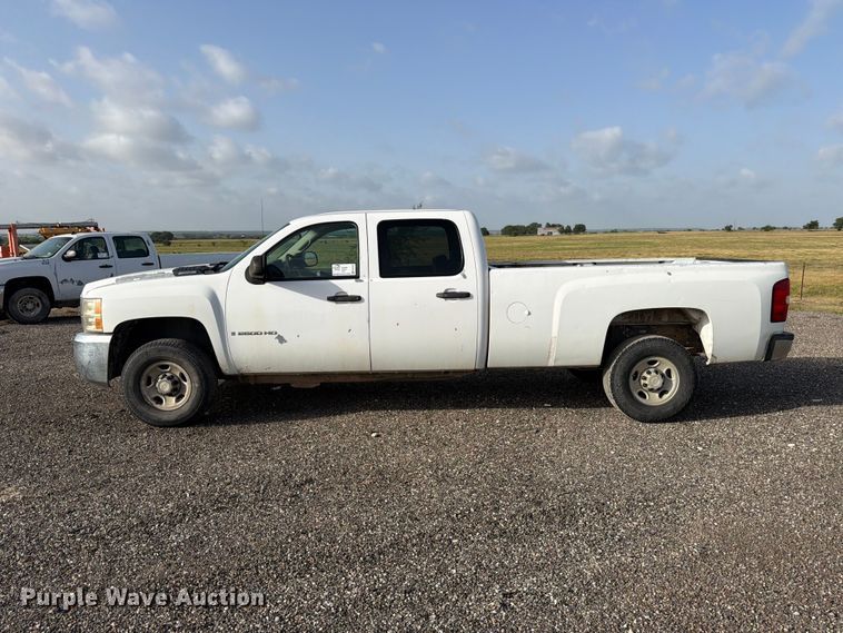 image for item ED5349 2007 Chevrolet Silverado 2500HD Crew Cab pickup truck