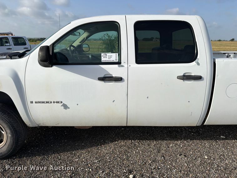 image for item ED5349 2007 Chevrolet Silverado 2500HD Crew Cab pickup truck