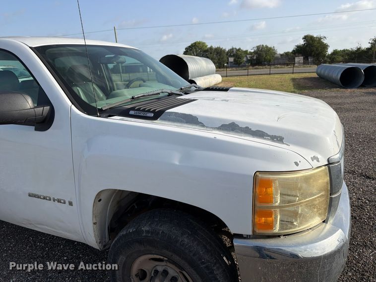 image for item ED5349 2007 Chevrolet Silverado 2500HD Crew Cab pickup truck