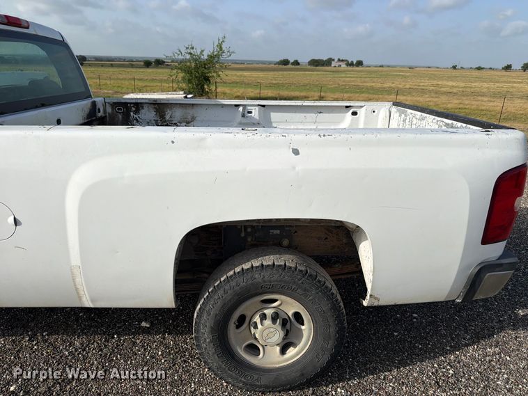image for item ED5349 2007 Chevrolet Silverado 2500HD Crew Cab pickup truck