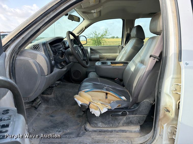 image for item ED5349 2007 Chevrolet Silverado 2500HD Crew Cab pickup truck