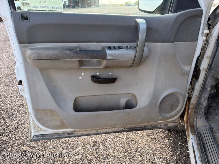 image for item ED5349 2007 Chevrolet Silverado 2500HD Crew Cab pickup truck