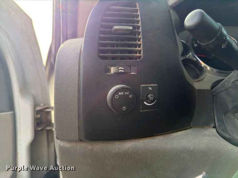 image for item ED5349 2007 Chevrolet Silverado 2500HD Crew Cab pickup truck