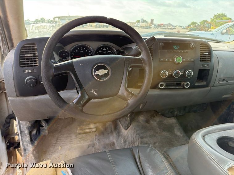 image for item ED5349 2007 Chevrolet Silverado 2500HD Crew Cab pickup truck