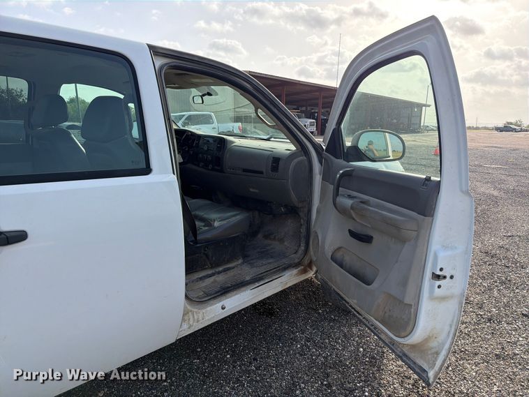 image for item ED5349 2007 Chevrolet Silverado 2500HD Crew Cab pickup truck