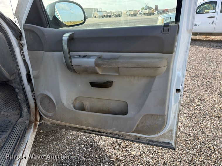 image for item ED5349 2007 Chevrolet Silverado 2500HD Crew Cab pickup truck